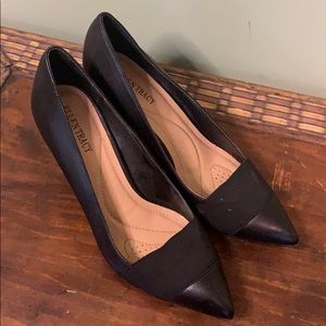 Black Pointed kitten heels